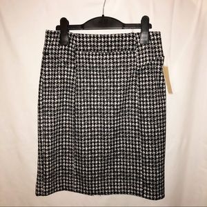 Michael Kors-Black Houndstooth Skirt- Size 2 (NWT)